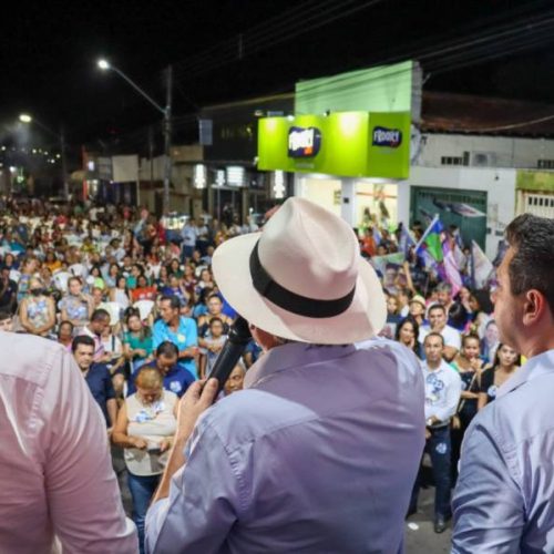 Na reta final Dimas reforça campanha política e movimenta multidão durante comício em Araguaína