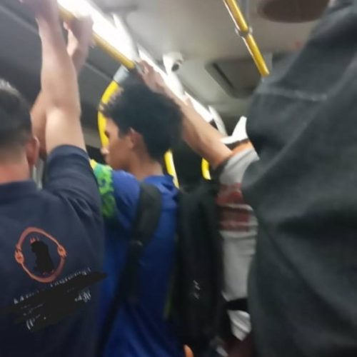 Idosa se revolta com situação em linha de ônibus de Palmas, "Nesse horário de pico, os ônibus passam e não param pela superlotação"