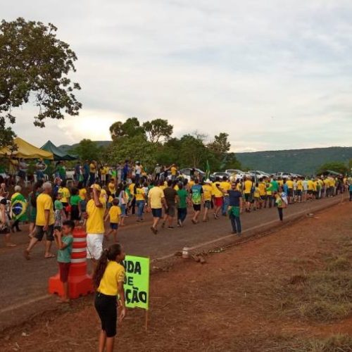 Em Palmas: manifestantes pró-Bolsonaro estão acampados em ato de protesto em frente ao 22Âº Batalhão de Infantaria do Exército