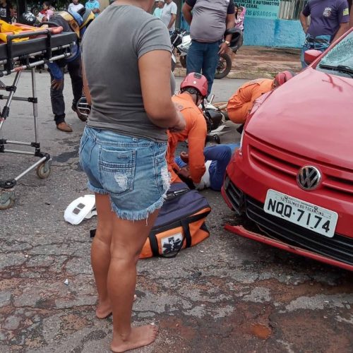 Motoqueiro é atingido em cheio por carro enquanto passava por cruzamento em Colinas