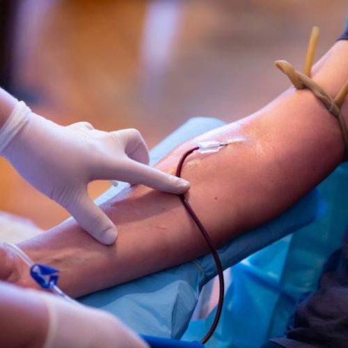 Com estoques em baixa, Hemorrede chama população para doar sangue