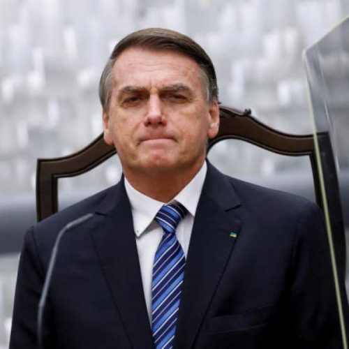 Bolsonaro abre live no Youtube, se emociona e afirma que o Brasil "não acaba em 1Âº de janeiro"