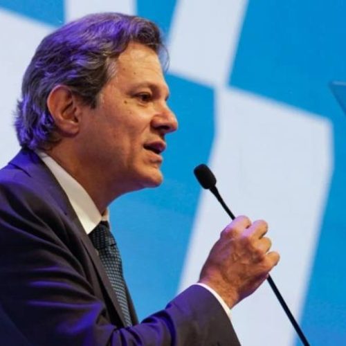 Haddad toma posse como ministro da Fazenda do Governo Lula e discursa sobre responsabilidade e sustentabilidade para fazer País crescer