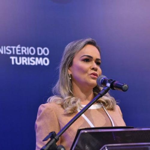 "Turismo gera desenvolvimento econômico e social", diz Daniela Carneiro na transmissão de cargo