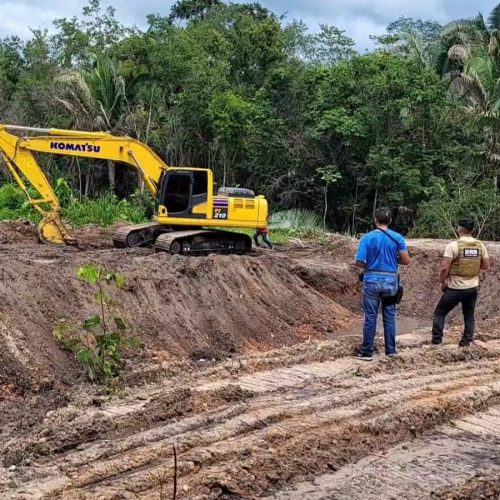 No interior do Estado, Polícia Civil recupera máquina retroescavadeira avaliada em R$ 800 mil