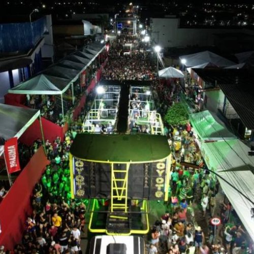 Gurupi folia 2023: Primeira noite reúne multidão com desfile tradicional, trio elétrico e shows de Neto LX e bandas regionais; confira como foi