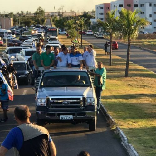 Dulce Miranda ÃÂ© aguardada agora em carreata de Vicentinho em Palmas