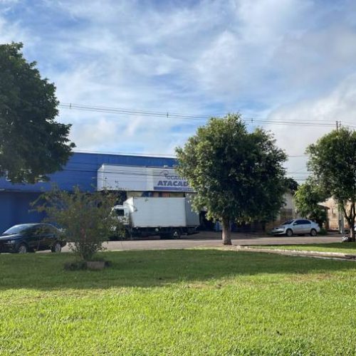 Ladrões arrombam porta de Atacado em Colinas e furtam caixa da empresa