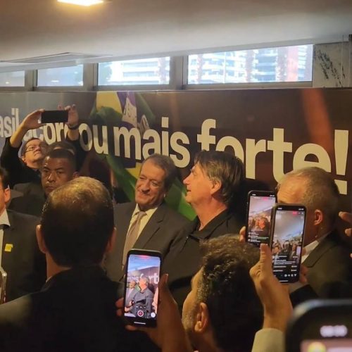 Após trÃªs meses fora, Bolsonaro retorna ao Brasil; veja o que ele vai fazer daqui em diante