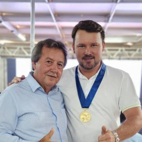 Prefeito de Campos Lindos recebe do deputado Vilmar honraria do Agronegócio