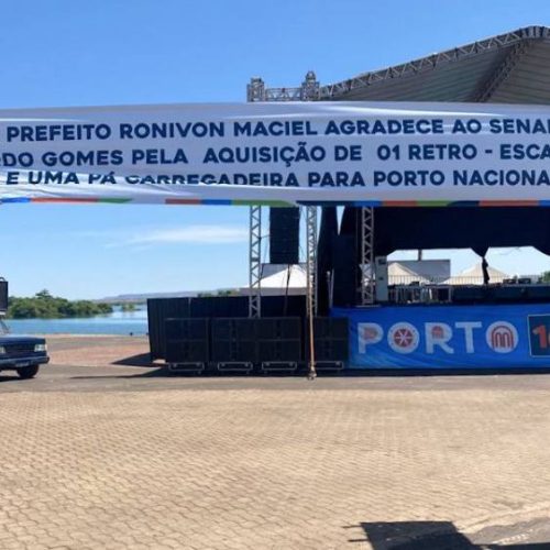 Senador Eduardo Gomes entrega máquinas em Porto