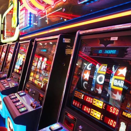 Emoção rolando nas máquinas de slots – caça-níqueis