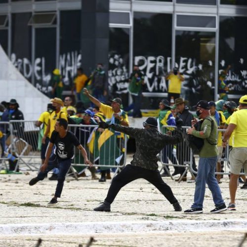 STF libera mais 72 réus pelos atos golpistas de 8 de janeiro