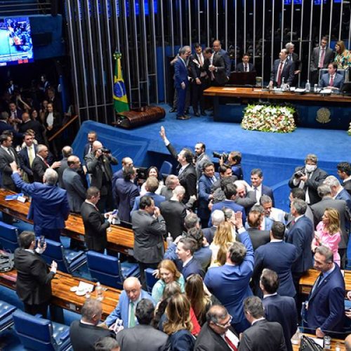 Senado aprova Medida Provisória que reajusta salário mínimo para R$ 1.320 e amplia faixa de isenção do Imposto de Renda