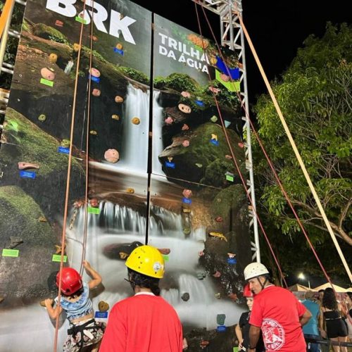 Mais de 500 crianças participaram do rapel na Trilha da Ãgua promovido pela BRK