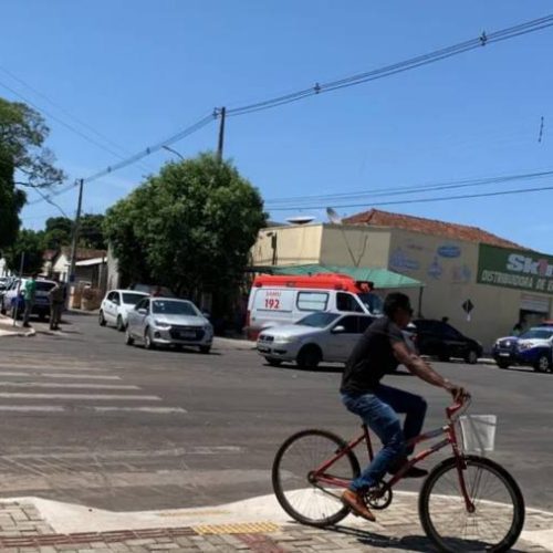 Vendedor de veículos é baleado no rosto e nas costas após ser chamado para mostrar caminhonete