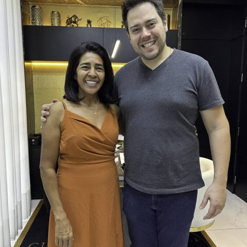 Influencer da roça investe R$ 80 mil em novo sorriso com Dr Paulo Antonioli