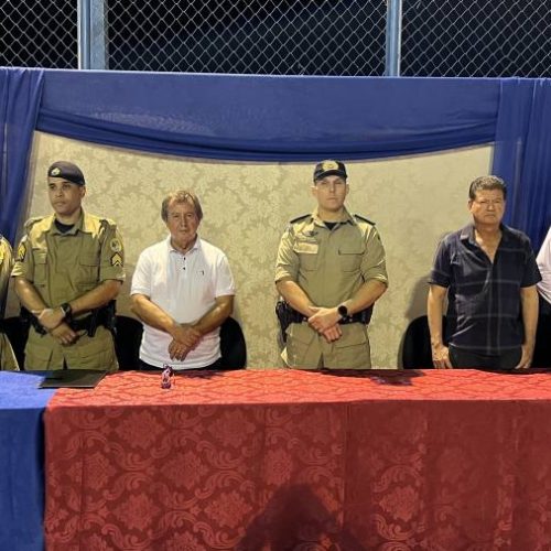 Vilmar comemora frutos do Colégio Militar de Araguaçu com entrega de condecoração a alunos