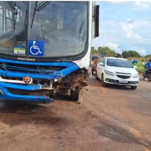 Acidente entre ônibus coletivo e carro de passeio deixa vítima fatal em Palmas