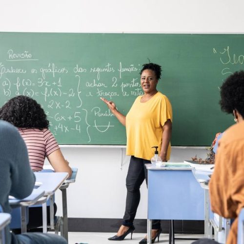 Exoneração de professores do Estado é prorrogada até o fim do ano