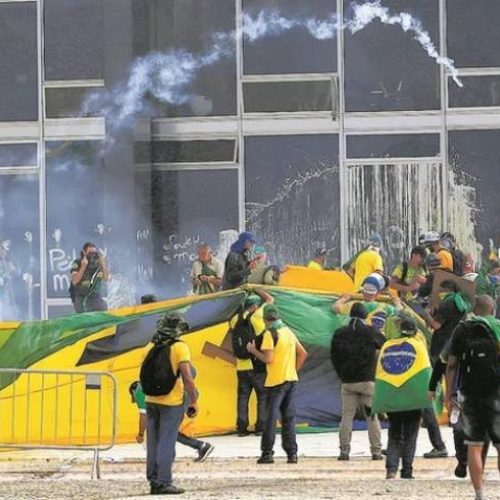 Um ano após atos em Brasília, democracia segue mais forte