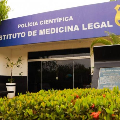 Corpos de estrangeiro e de homem encontrado na BR-153 aguardam por familiares no IML