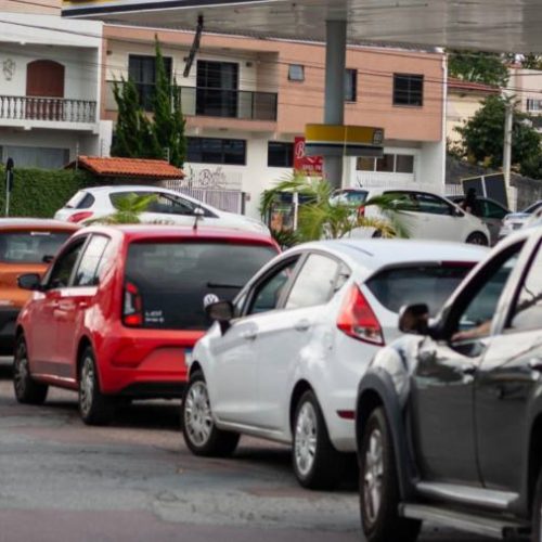 Gasolina inicia 2024 0,35% mais barata, acompanhada do etanol, que recuou 2,43% nos postos, aponta pesquisa