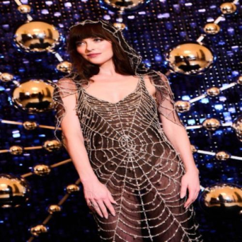 Baile da Vogue 2024: Dakota Johnson e celebridades marcam presença em noite glamurosa