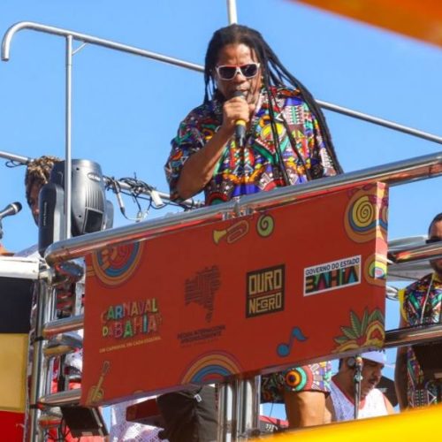 Fundador e cantor da Banda Olodum, Lazinho, fala com exclusividade ao DT sobre carreira