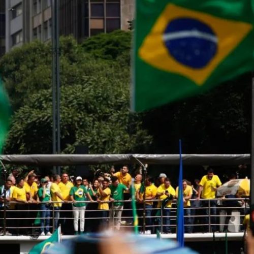 Bolsonaro discursa na Avenida Paulista: pedidos de anistia e defesa contra acusações