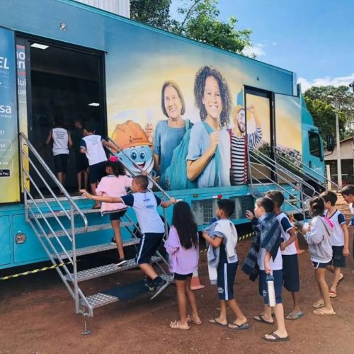 Projeto de EficiÃªncia Energética "ilumina" Paraíso do Tocantins com distribuição de lÃ¢mpadas, cinema, teatro e palestras nas escolas