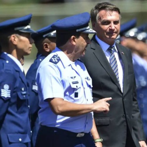 Depoimento de ex-comandante da FAB coloca em xeque versão de Bolsonaro sobre documentos golpistas