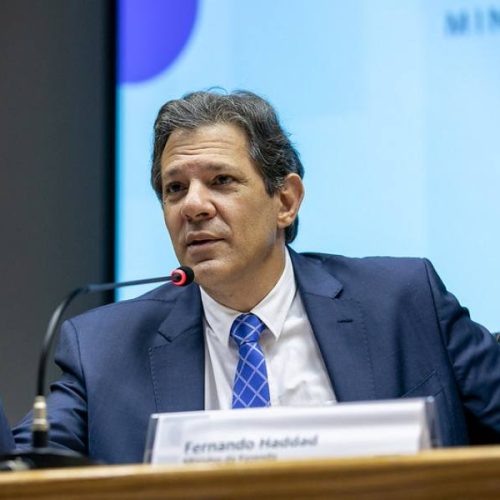 Durante entrevista, Haddad revela "bolão do PT" sobre sua permanÃªncia e diz que quer seguir no cargo