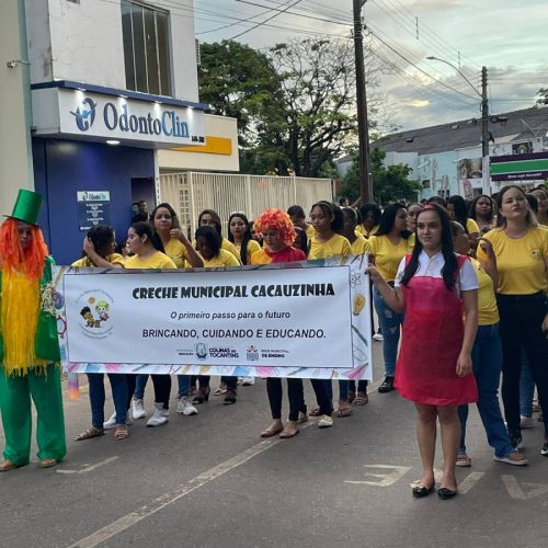 Desfile de Cívico contou com a presença de milhares de pessoas nas principais ruas da cidade de Colinas