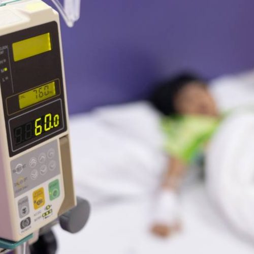 Boletim InfoGripe diz que vírus ligado a doenças respiratórias supera covid-19 em mortes de crianças