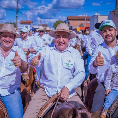 Vice-governador Laurez Moreira ao lado do seu filho Juarez Moreira participa da tradicional Cavalgada de Gurupi