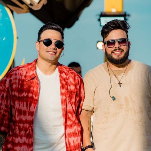 PRIMEIRO LUGAR: Gustavo Moura e Rafael atingem o topo do Spotify Brasil com "Digitando"