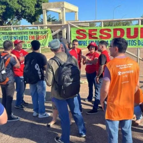 Servidores da UFT entram em greve e fecham portões no campus de Palmas