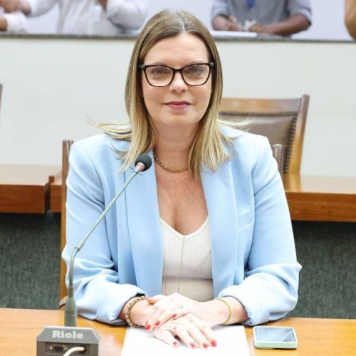 Claudia Lelis destina R$ 300 mil para reforma do estádio de Colinas