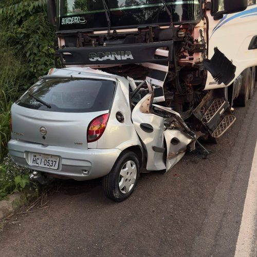 Motorista morre após colidir com caminhão, em Santa Rita do Tocantins