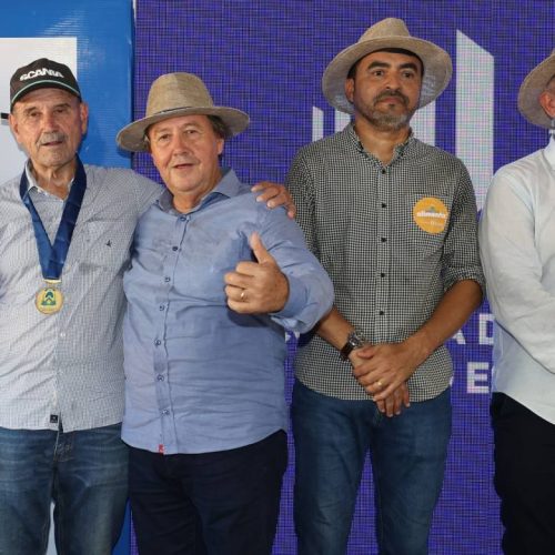 Deputado Vilmar homenageia agropecuarista pioneiro com a comenda do Agro