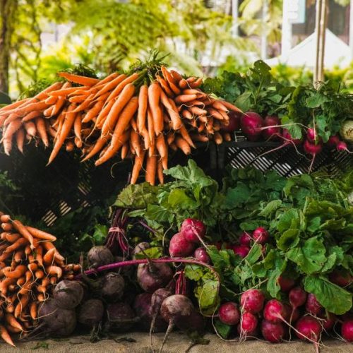 Especialista explica motivo da variação de preços de frutas e legumes