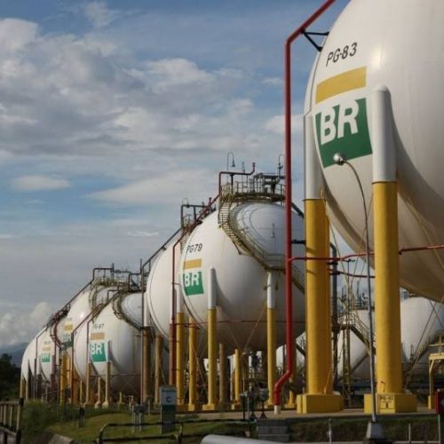 Petrobras pode revisar termos de compromisso nas áreas de refino e gás