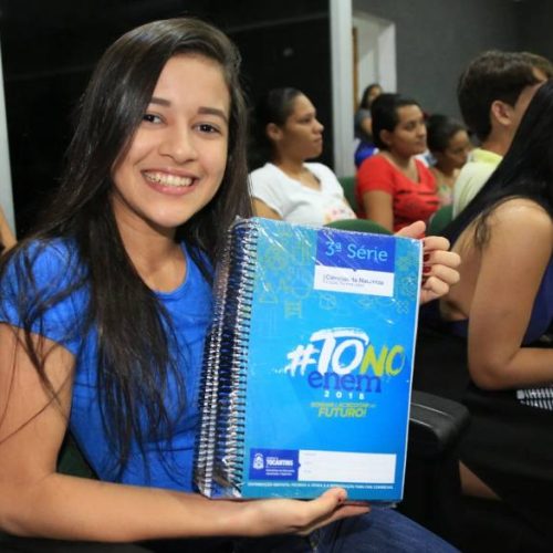 Estudantes de GuaraÃÂ­ participam de projeto preparatÃÂ³rio para o Enem