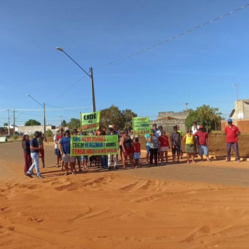 Moradores protestam contra abandono e falta de infraestrutura em Palmas