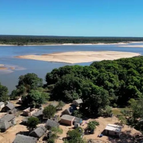 Seca severa no Rio Araguaia revela bancos de areia na Ilha do Bananal