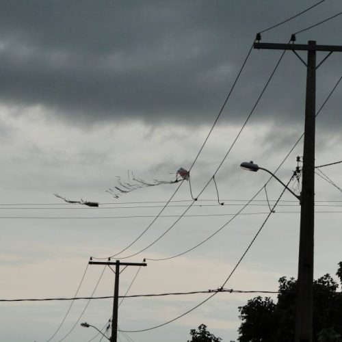 Tocantins tem aumento de 23% nas interrupções de energia devido a pipas e objetos na rede elétrica