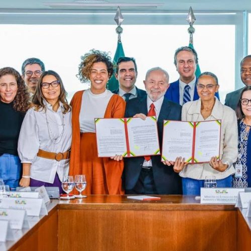 Presidente sanciona lei que amplia prazos acadÃªmicos para pais e mães estudantes