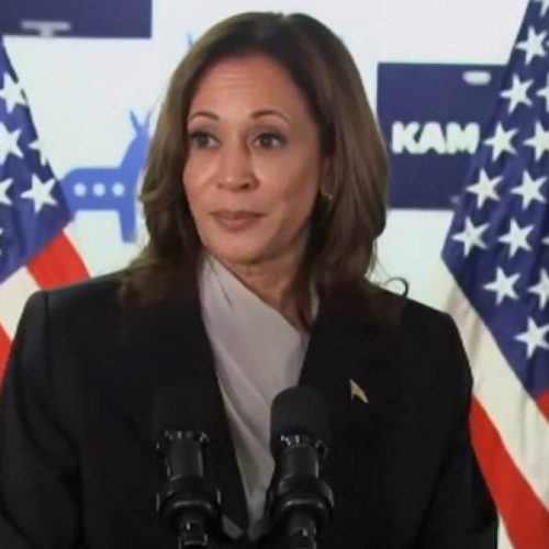 Kamala Harris ataca Donald Trump em primeiro comício eleitoral como pré-candidata