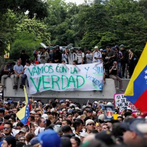 Protestos contra Maduro se espalham pela Venezuela